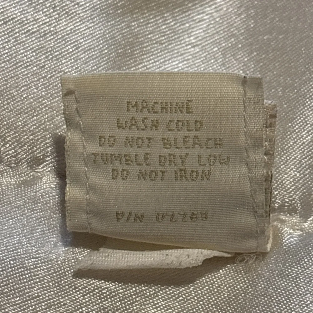 Disney Classic Winnie Pooh Cream Baby Blanket Embroidered Bees Satin Trim